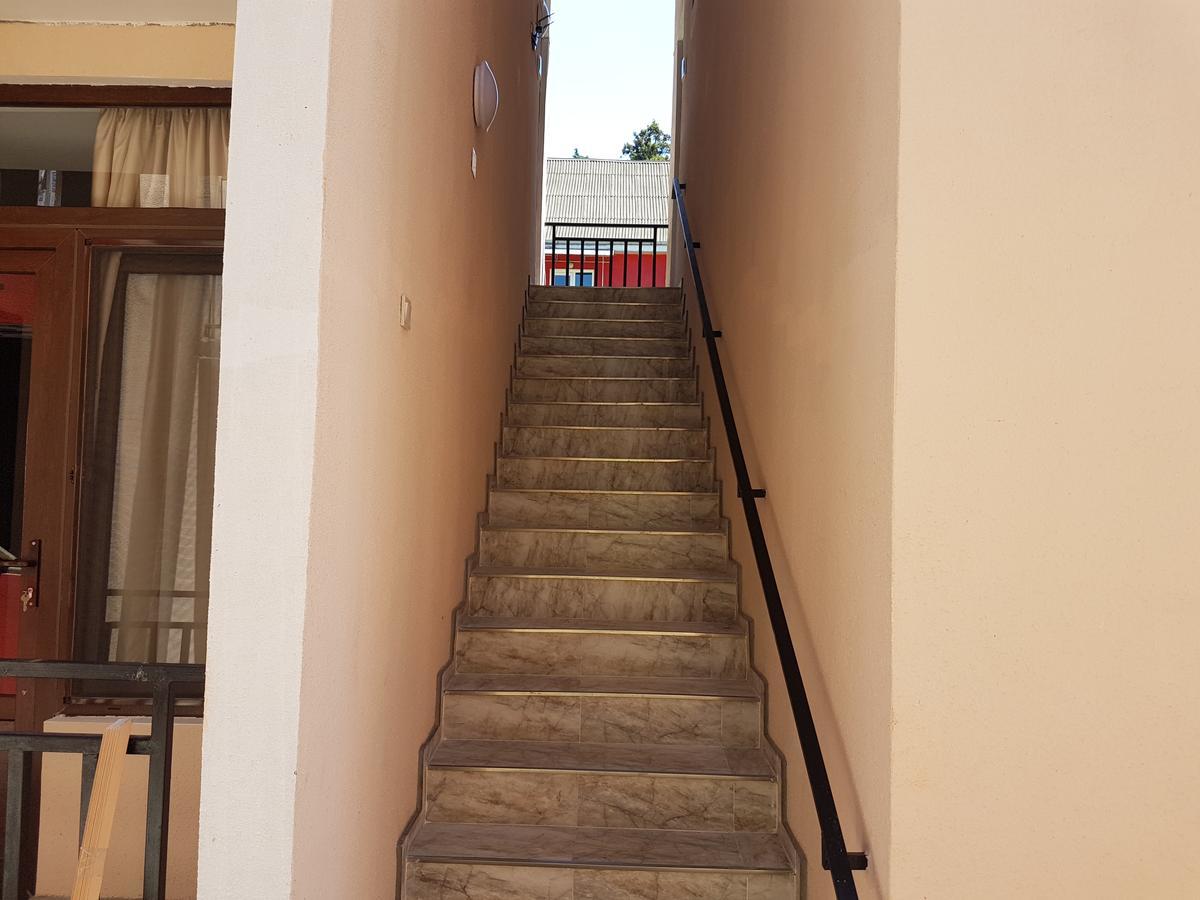 Apartment Nodmax Уреки Екстериор снимка